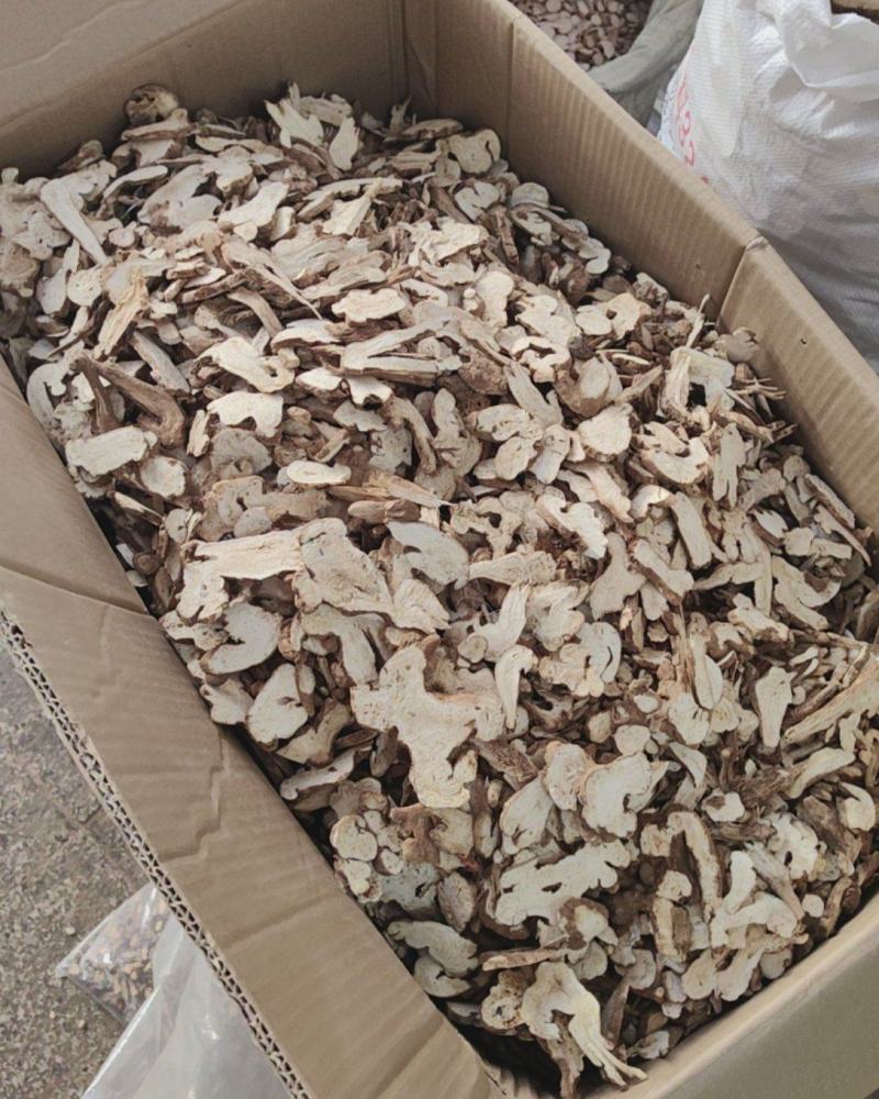 白术片新货上市，没有出油的产地直销万信药业只做保真药材