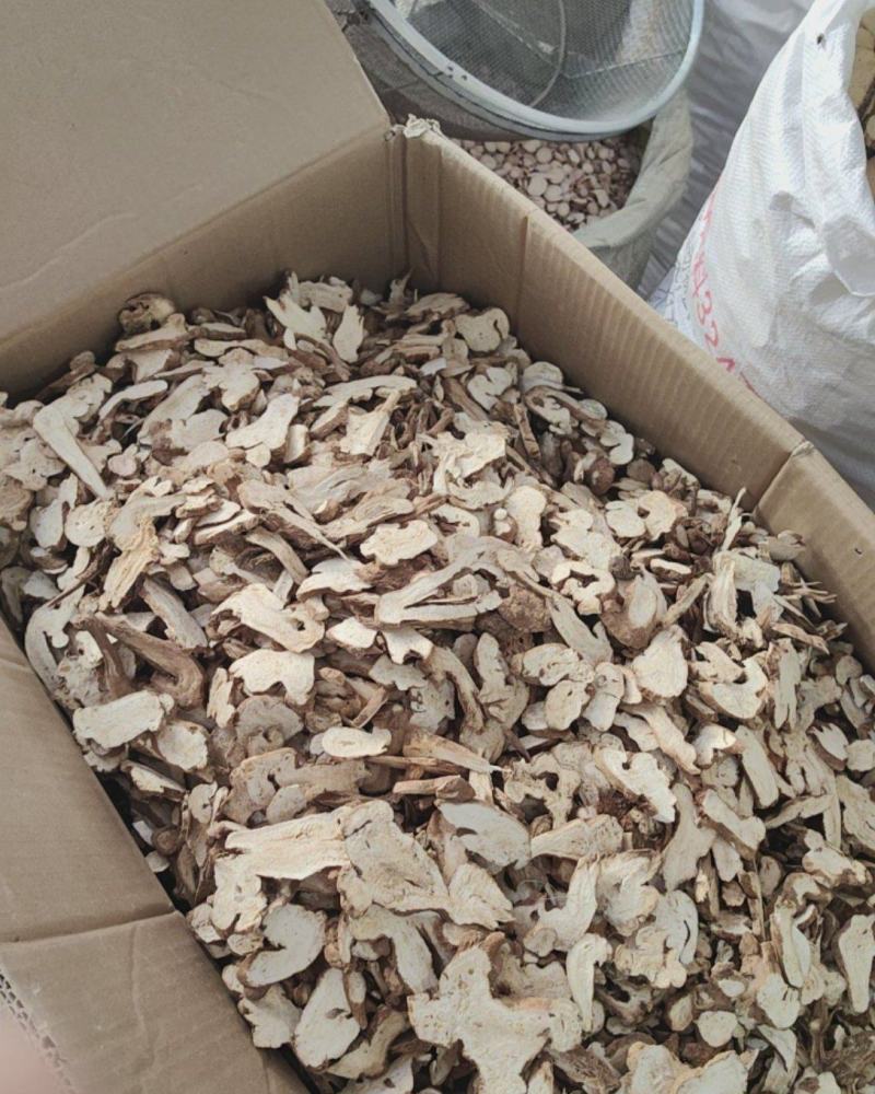 白术片新货上市，没有出油的产地直销万信药业只做保真药材