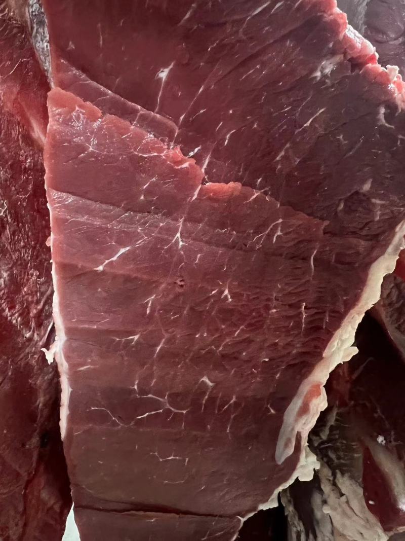 批发鲜牛肉，支持全国鲜发，纯干不打水，清真黄牛肉