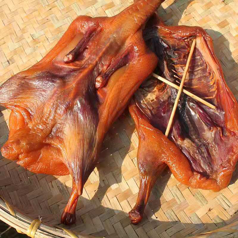 川味板鸭烟熏腊鸭整只装腊板鸭真空咸香鸭烟熏腊鸭板鸭腊肉