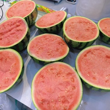 精品甜王大量上市，皮毛好，口感纯正，需要的联系