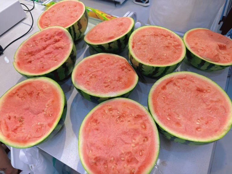 精品甜王大量上市，皮毛好，口感纯正，需要的联系