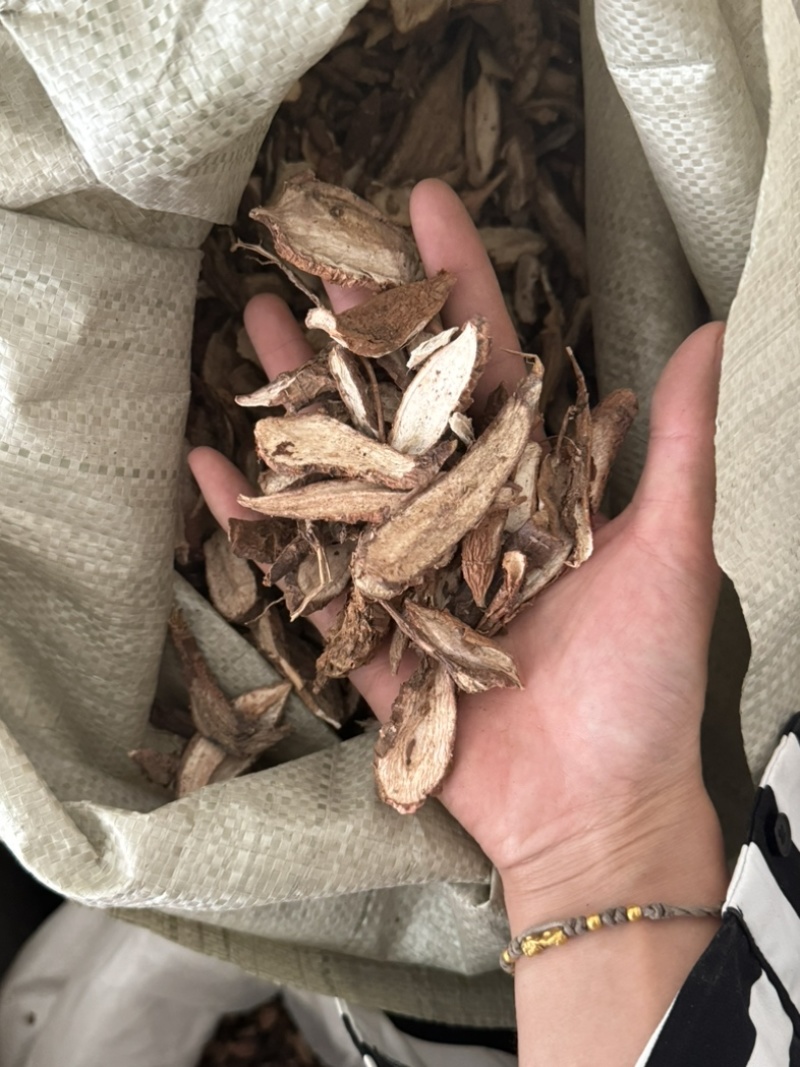 白蔹中药材白敛山地瓜实物拍摄白蔹片