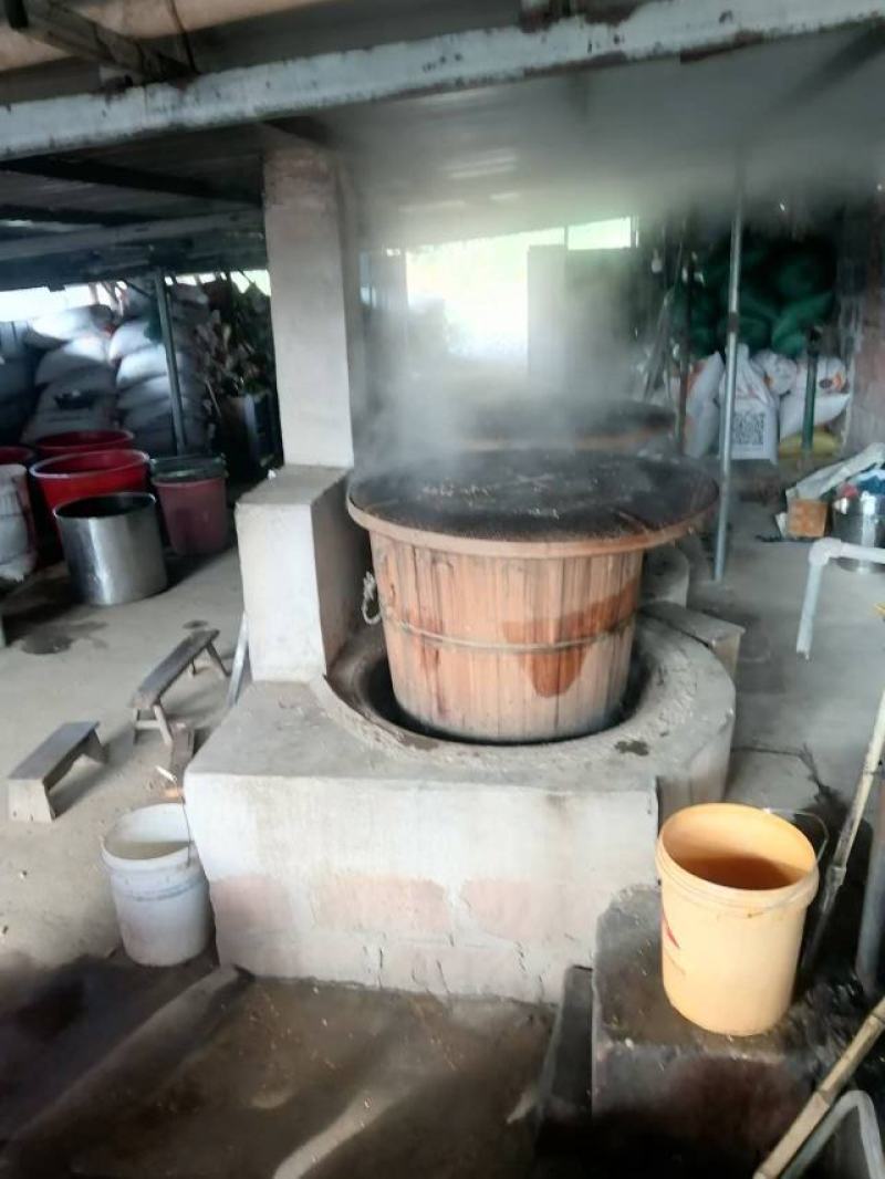 散装50度白酒大量供应，自家酒酿，量大从优，可视频验货