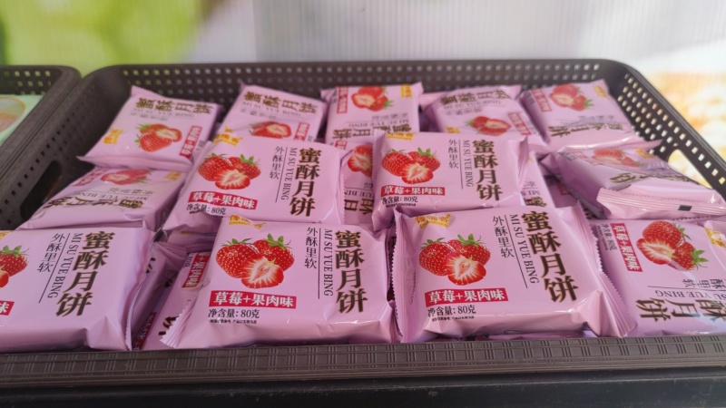 小吃糕点批量生产中月饼，夹心桃酥，鸡蛋卷，马蹄酥有需要随