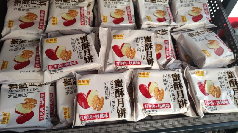 小吃糕点批量生产中月饼，夹心桃酥，鸡蛋卷，马蹄酥有需要随