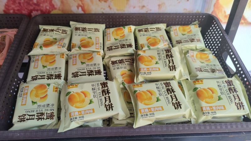 小吃糕点批量生产中月饼，夹心桃酥，鸡蛋卷，马蹄酥有需要随