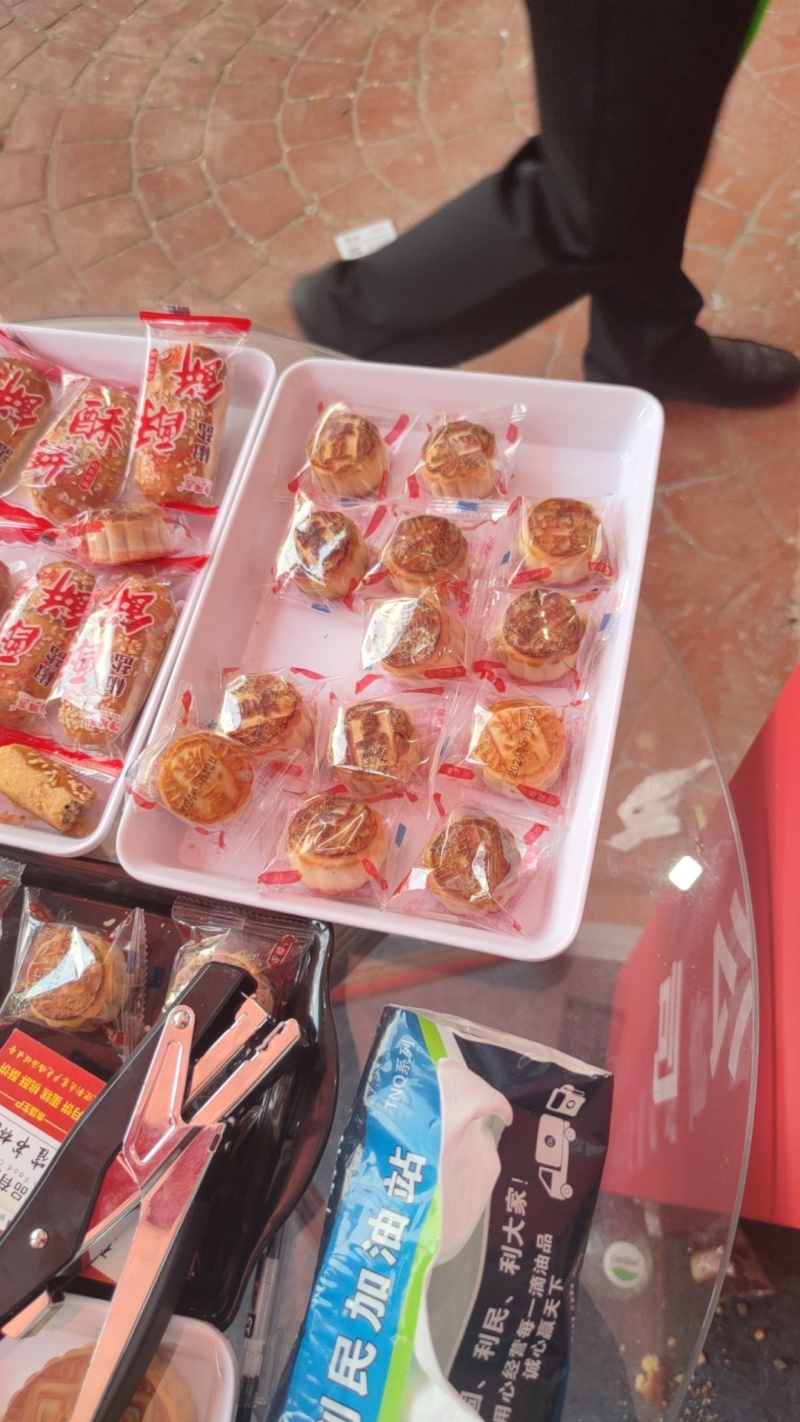 小吃糕点批量生产中月饼，夹心桃酥，鸡蛋卷，马蹄酥有需要随