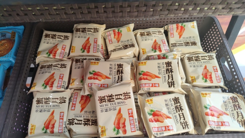 小吃糕点批量生产中月饼，夹心桃酥，鸡蛋卷，马蹄酥有需要随