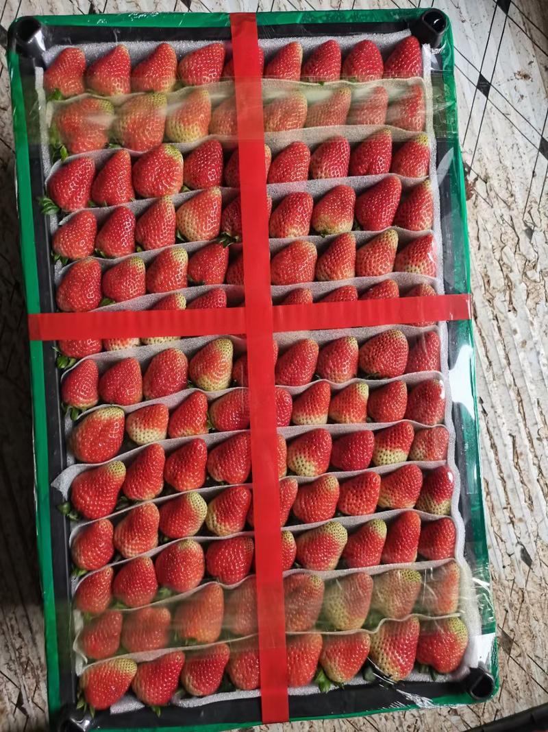 精品板装草莓