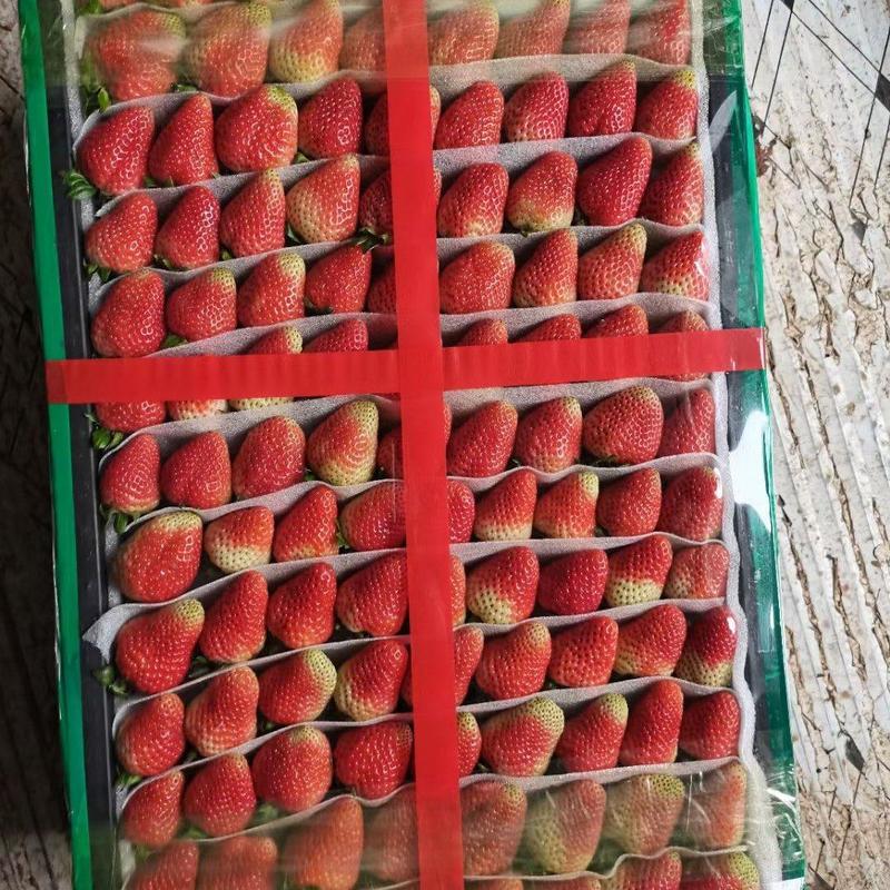精品板装草莓