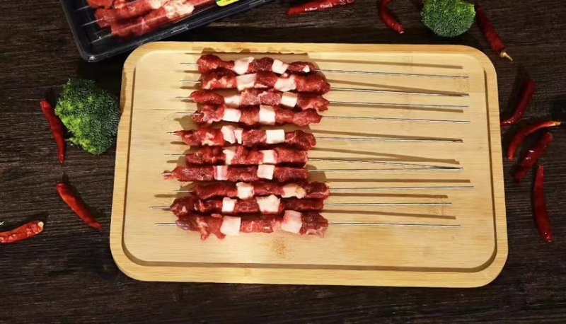 钢签羊肉串，微调理腌制，纯羊肉串，肉质鲜嫩，可口。
