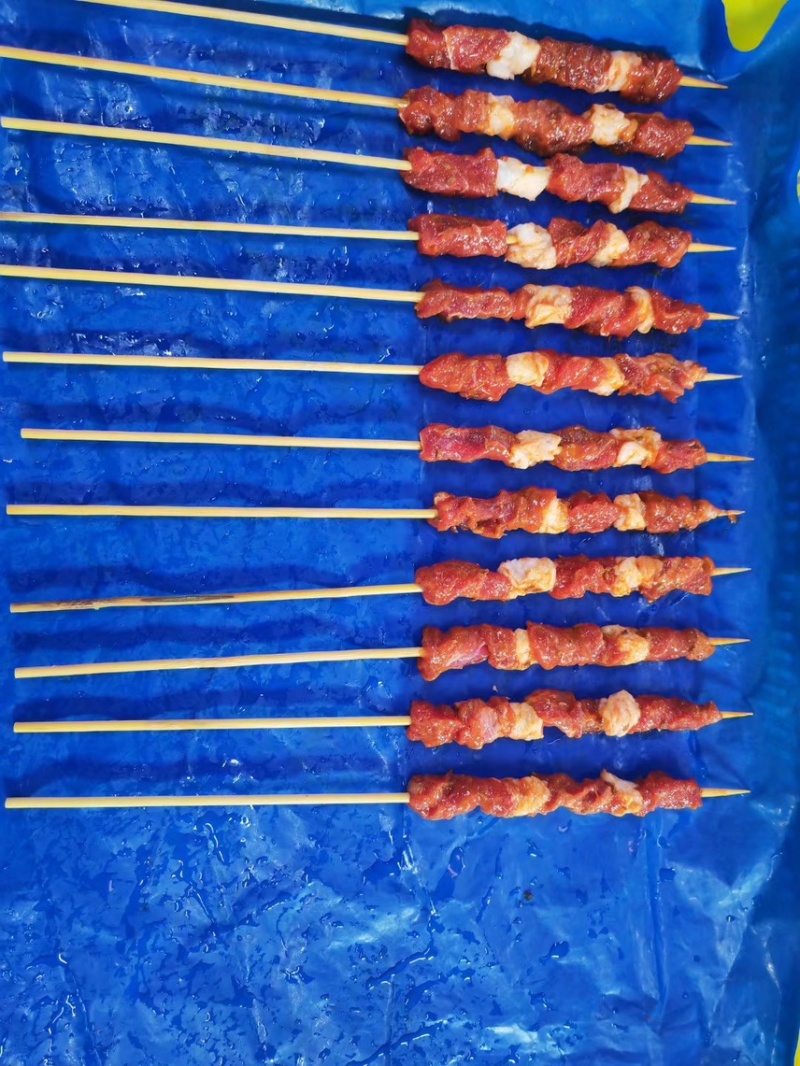 钢签羊肉串，微调理腌制，纯羊肉串，肉质鲜嫩，可口。