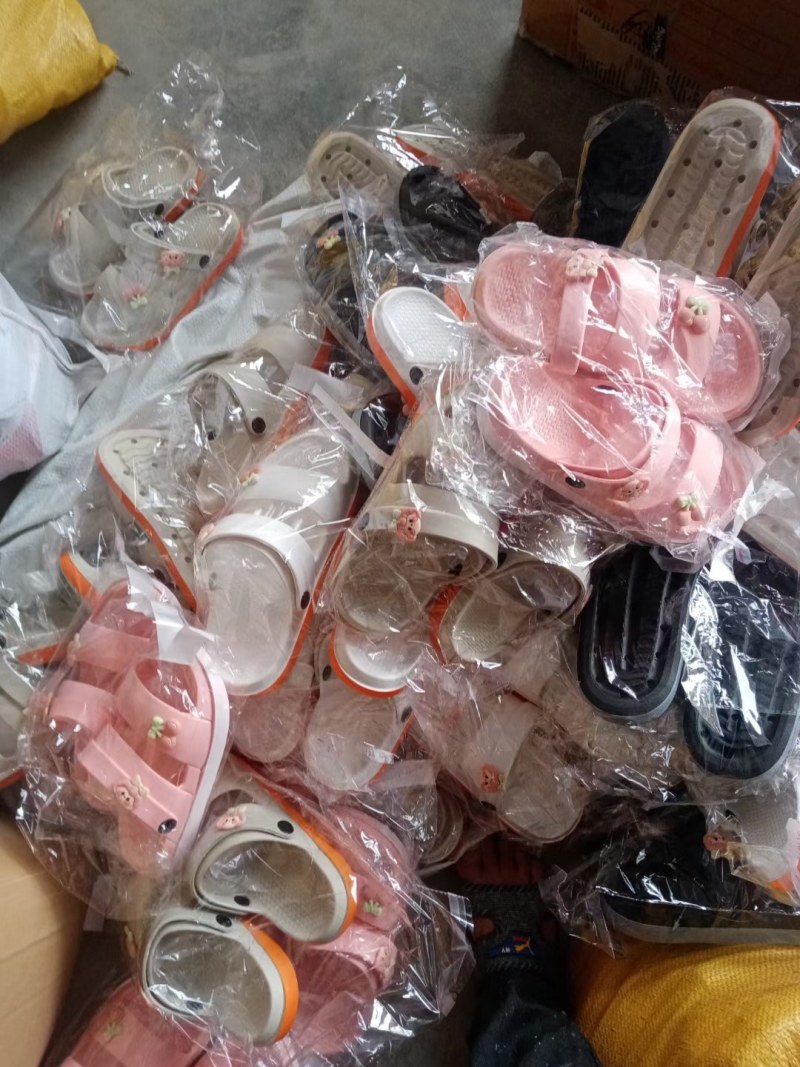拖鞋厂批发2元一对起