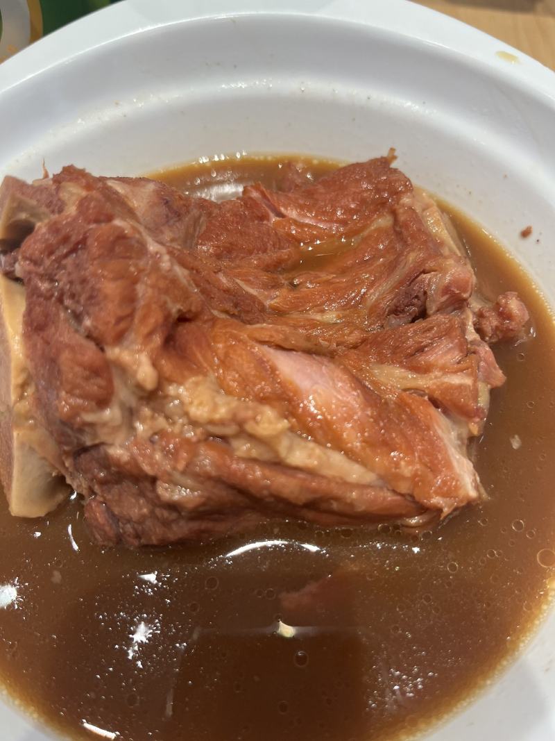 满肉猪胫骨，4.95/斤，带肉多达60%，一件20斤