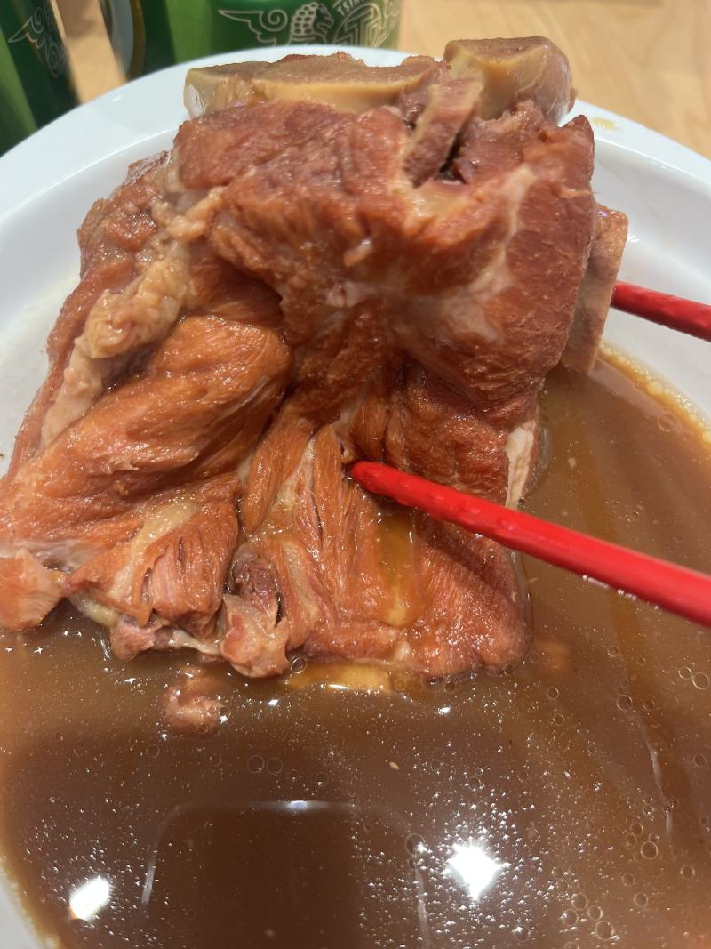 满肉猪胫骨，4.95/斤，带肉多达60%，一件20斤