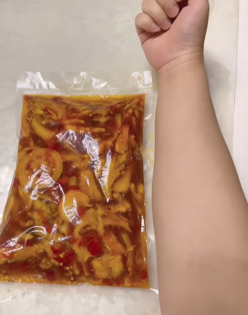 精品熟脱无骨鸡爪适合，熟食店，酒店KTV欢迎采购