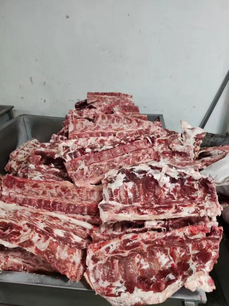 牛脊骨，满肉，国产好货，肉质鲜美，大量批发，价格便宜。
