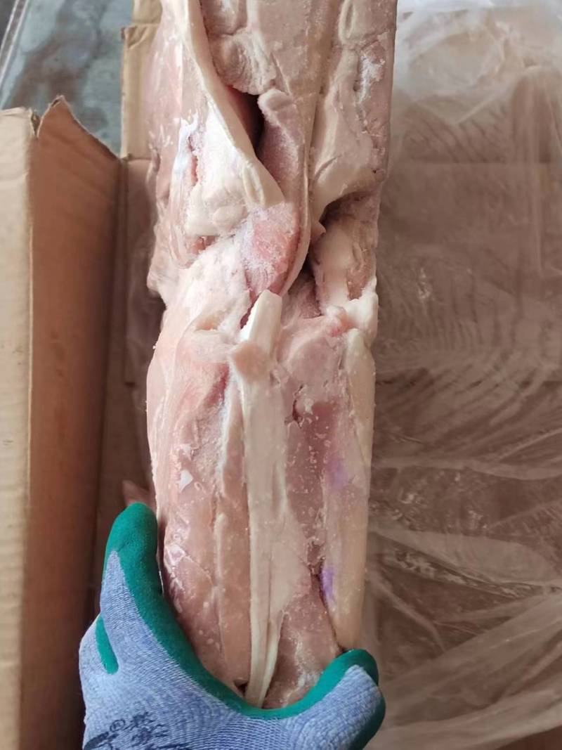 肥猪带皮后上肉，也称后五花