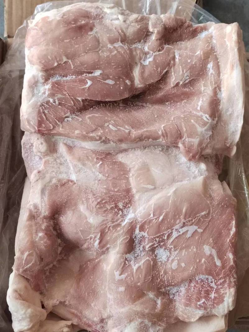 肥猪带皮后上肉，也称后五花