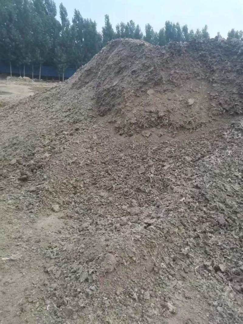 干鸡粪，自家养殖场出的，自己晾晒，没有成本，给钱就卖呗！