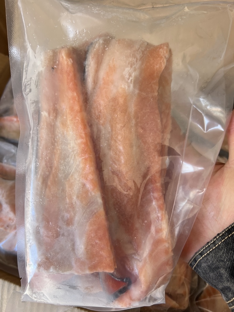 三文鱼排骨肉，1斤装，4.5元一袋，现货2000袋，特价