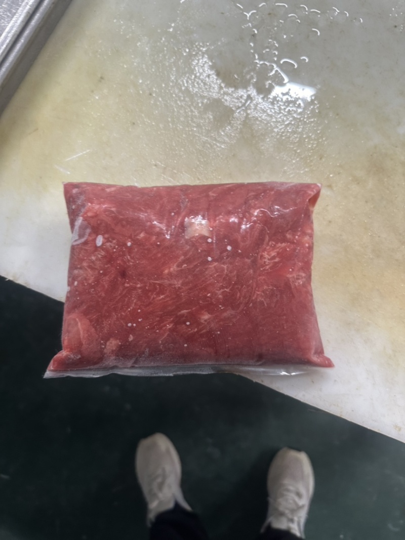 抽真空小包装牛腿肉，本厂按照客户价格规格要求定制货源充足