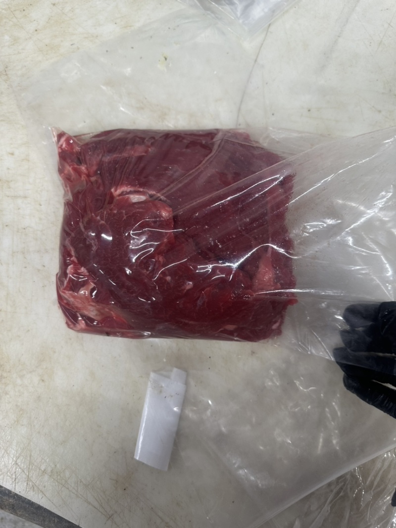 抽真空小包装牛腿肉，本厂按照客户价格规格要求定制货源充足