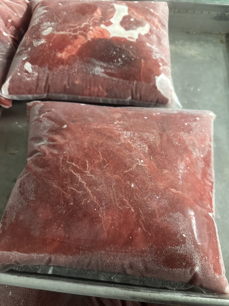 抽真空小包装牛腿肉，本厂按照客户价格规格要求定制货源充足