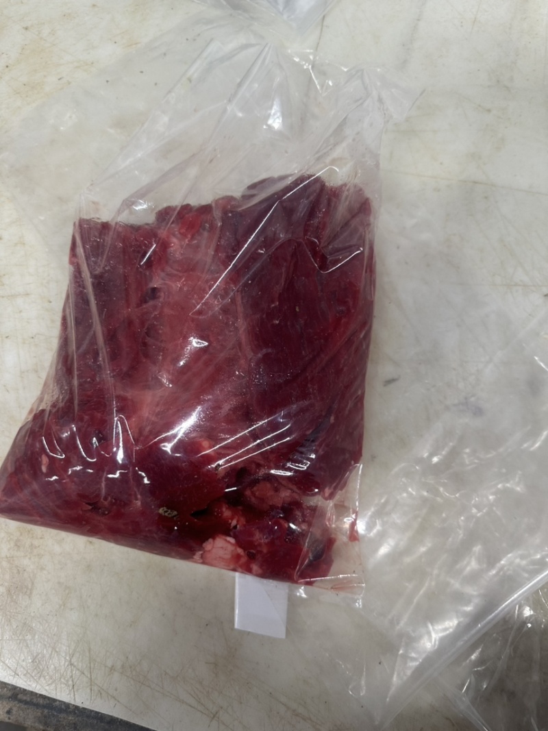 抽真空小包装牛腿肉，本厂按照客户价格规格要求定制货源充足