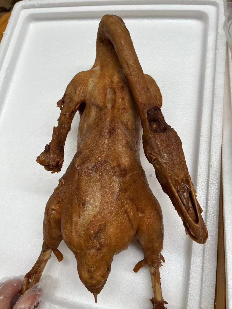 卤鹅荣昌卤鹅熟食卤味一手货源库房现货供应品质保证