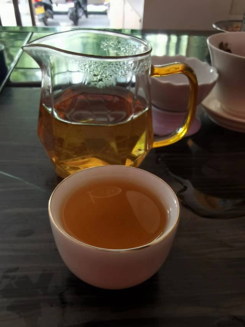 普洱茶饼，20年老茶饼，量大从优，欢迎大家来电咨询