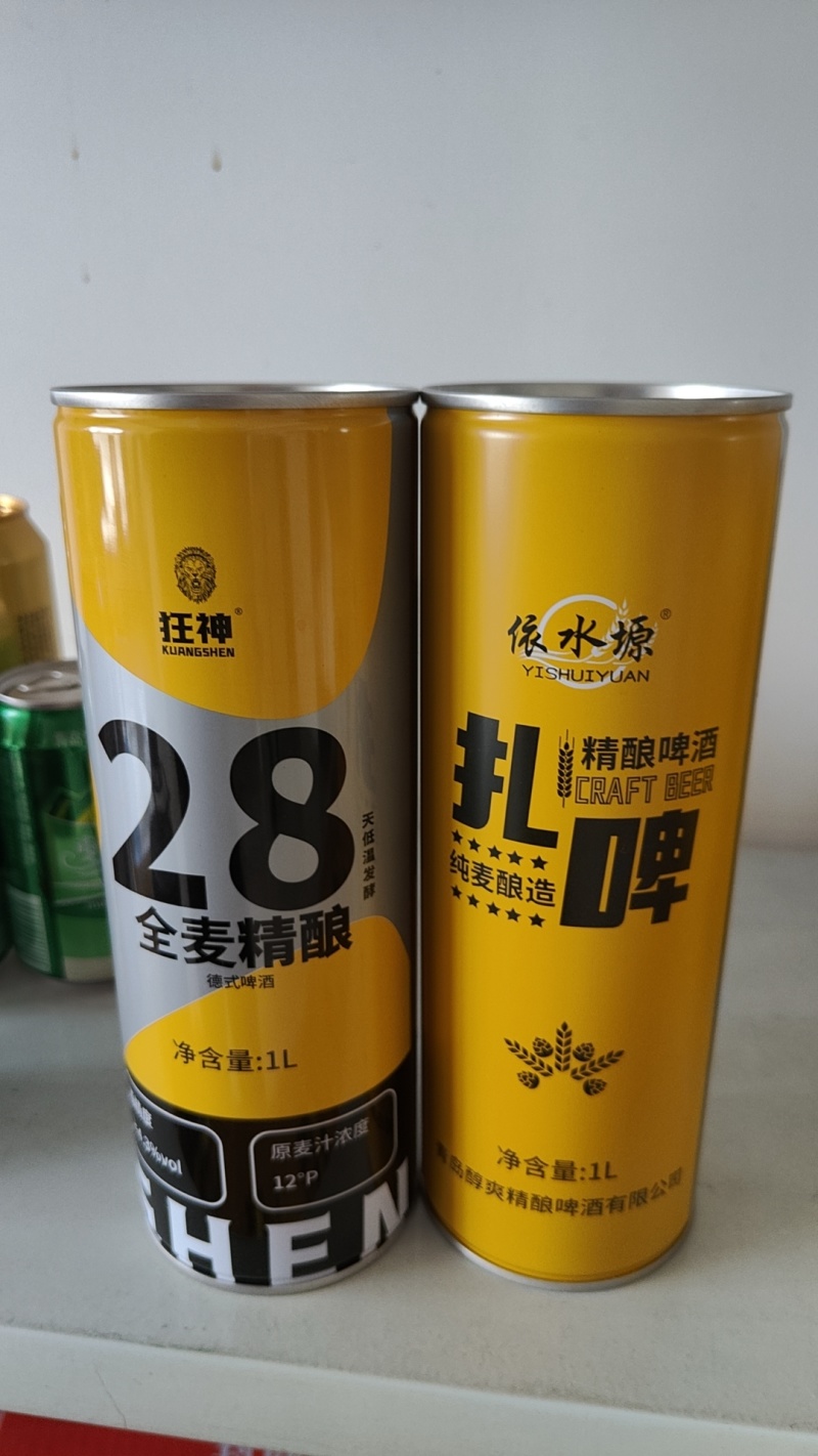 12度原浆精酿白啤酒。1升*装6罐。俄罗斯米勒啤酒