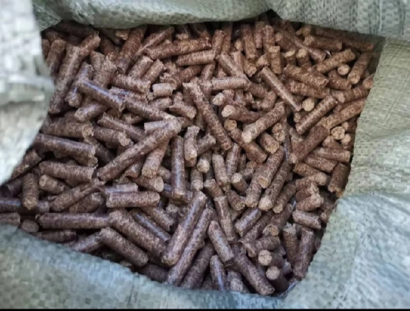 生物质燃料颗粒树木锯木制作，水分低，燃烧值大，不结焦