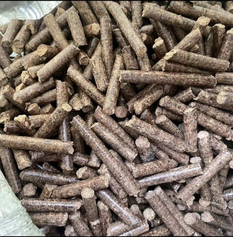 生物质燃料颗粒树木锯木制作，水分低，燃烧值大，不结焦