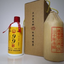 五谷杂粮原浆酒精品，清香型，使用山泉水优质粮食口感特佳。