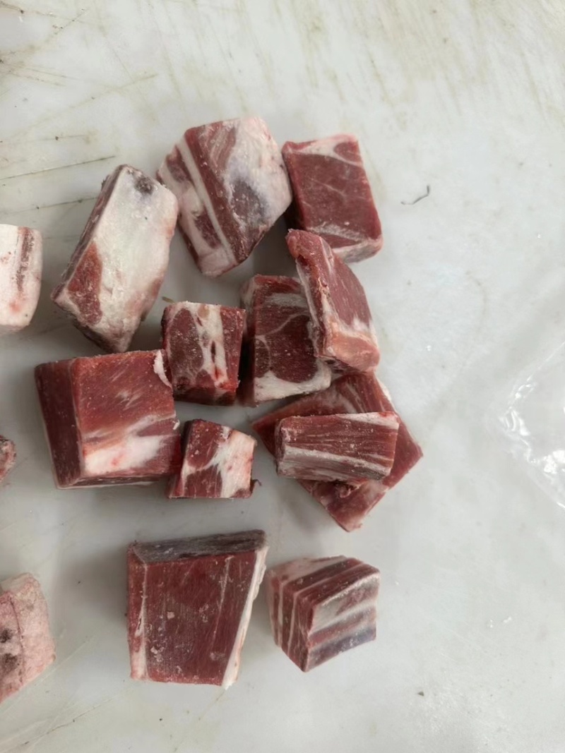原切满肉羔羊羊排块，货源充足全国发货手续齐全需要联系。