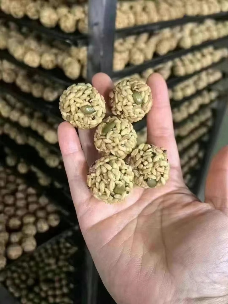 坚果丸子休闲零食