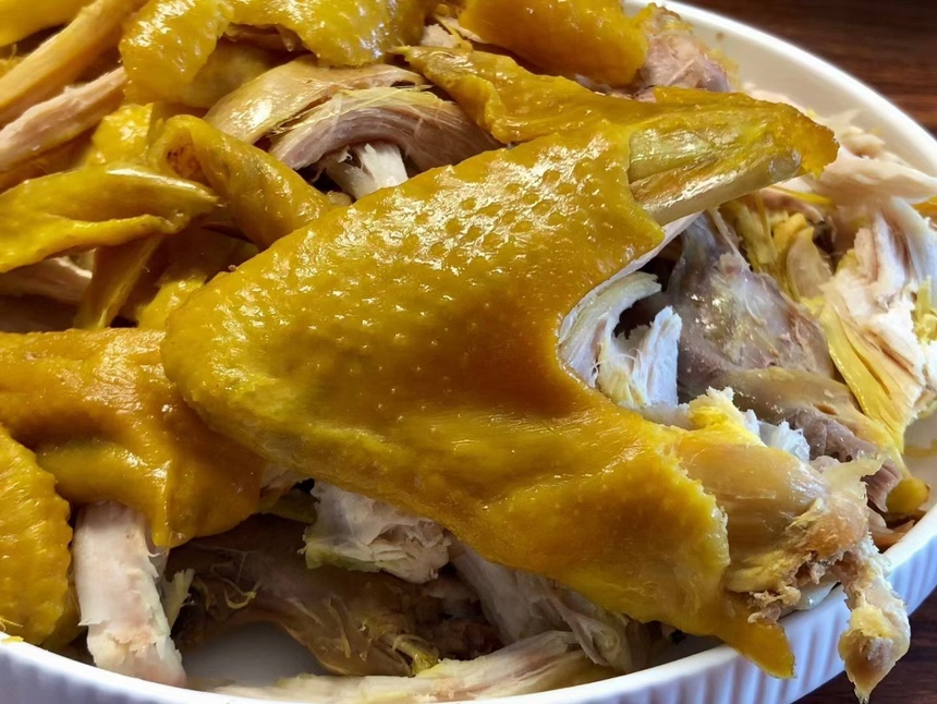 熟地黄炖鸡成品图