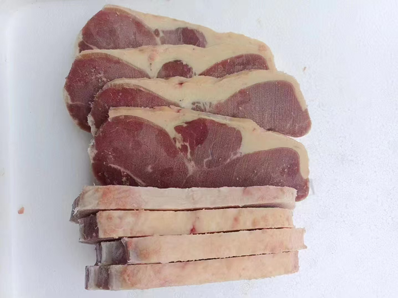 牛肋排与青萝卜炖煮状态