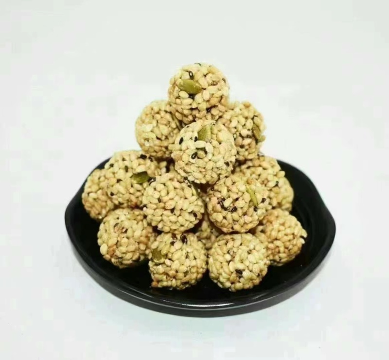山药荞麦球非常酥脆，口感好一件净重10斤，厂家直发