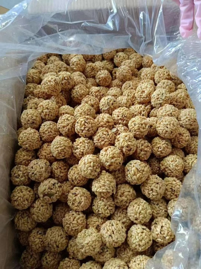 山药荞麦球非常酥脆，口感好一件净重10斤，厂家直发