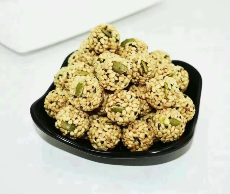 山药荞麦球非常酥脆，口感好一件净重10斤，厂家直发