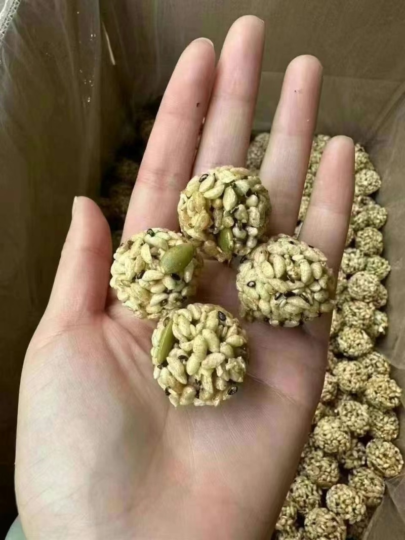 山药荞麦球非常酥脆，口感好一件净重10斤，厂家直发
