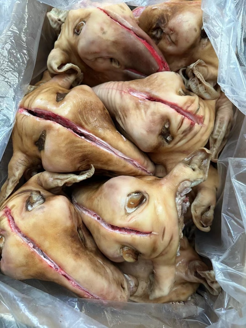 火烧毛羊头做麻辣羊头专用小山羊的单个在2.5斤到3斤