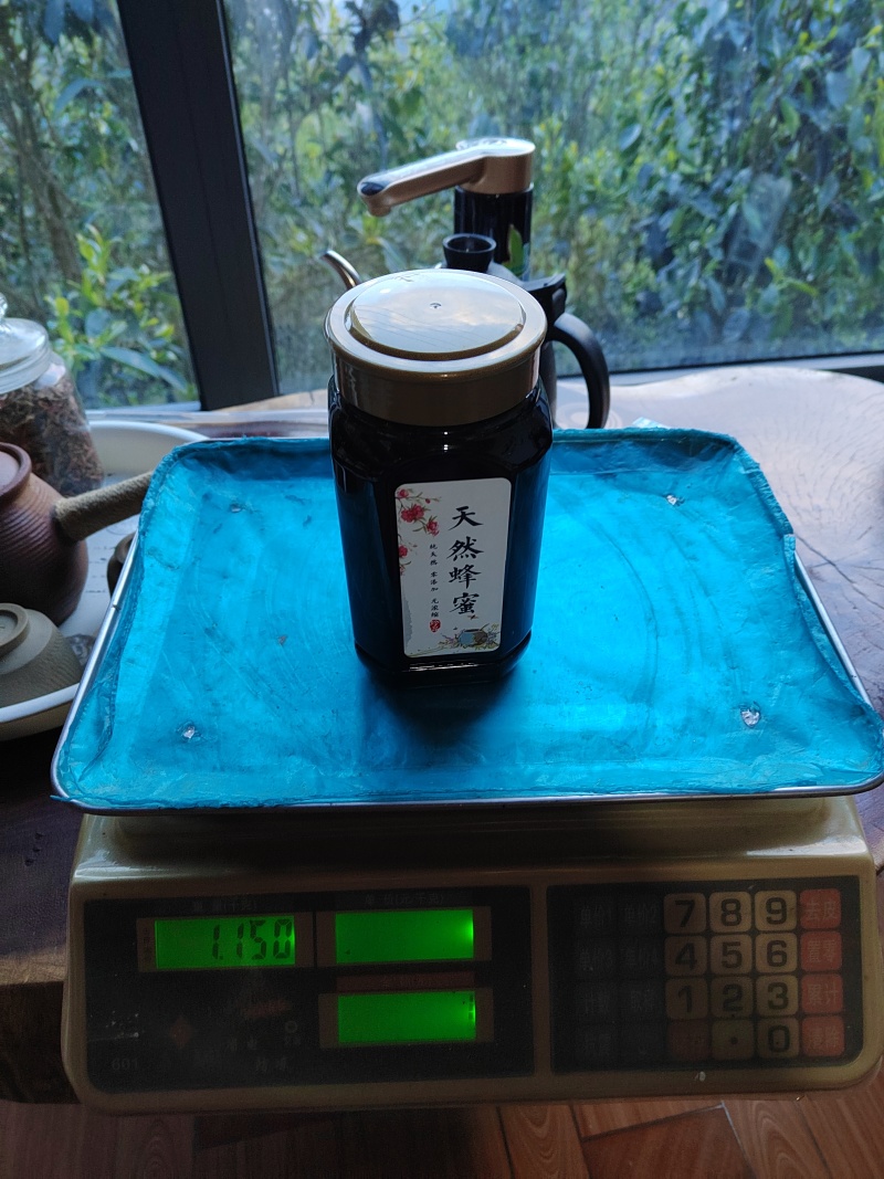哀牢山自产黑土蜂蜜（花香味浓郁，一年一季）