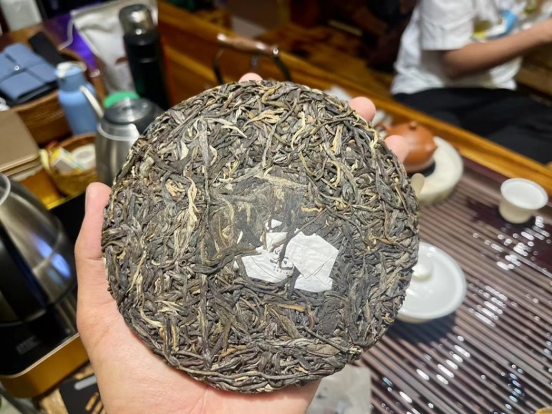 2017年刮风寨茶王树古树纯料200克饼