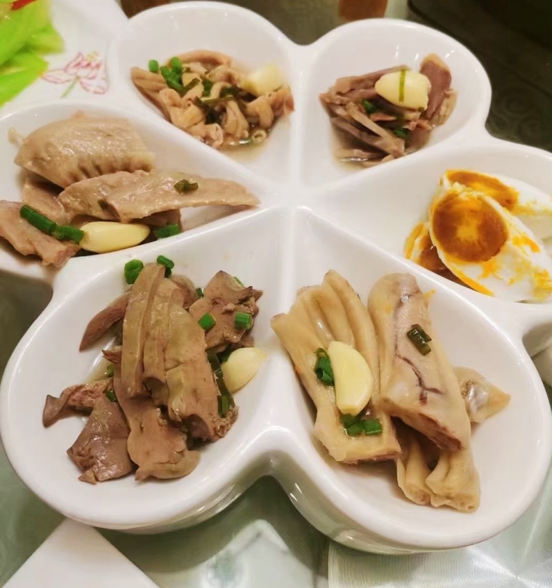 卤味拼盘鸭四件鸭五福鸭掌鸭胗鸭心鸭翅酒店小吃通货熟食