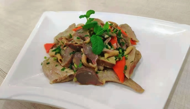 卤味拼盘鸭四件鸭五福鸭掌鸭胗鸭心鸭翅酒店小吃通货熟食