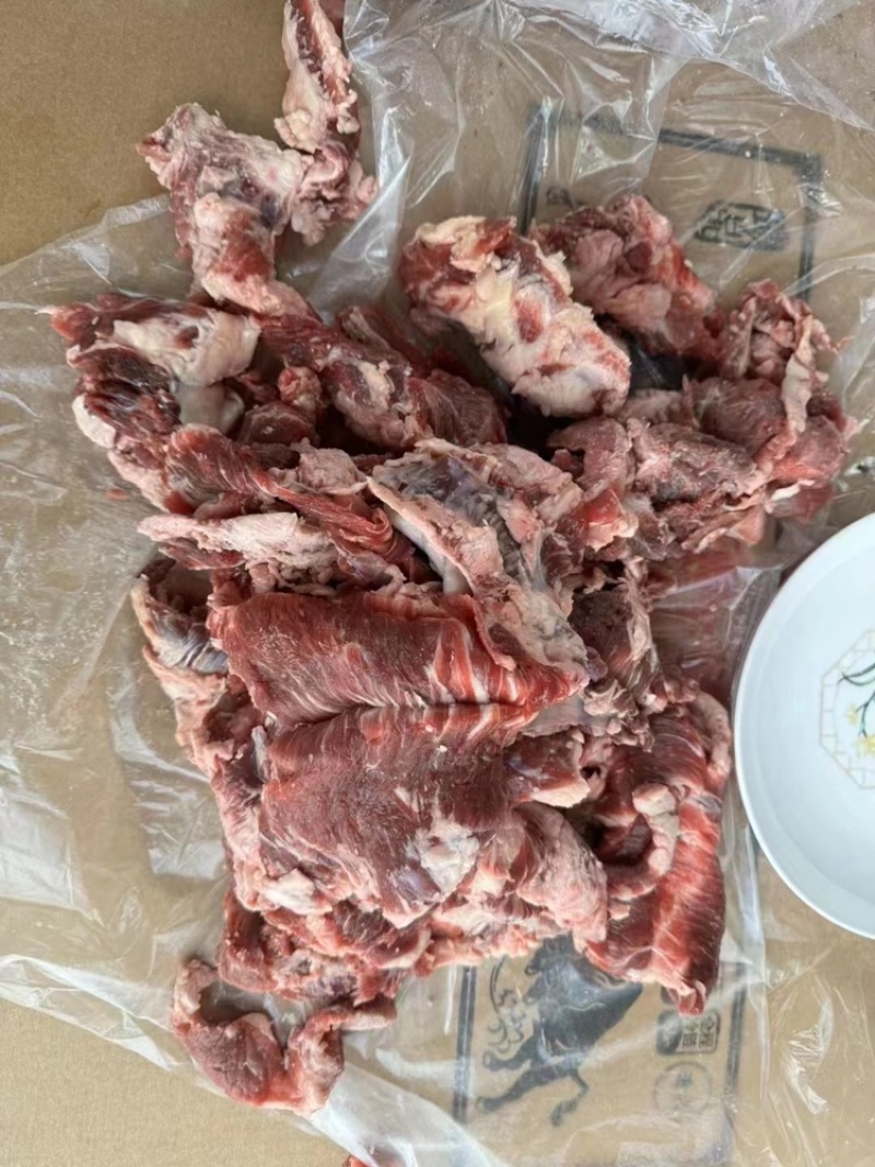 纯干碎牛肉，大量供应清真，欢迎电话联系沟通洽谈